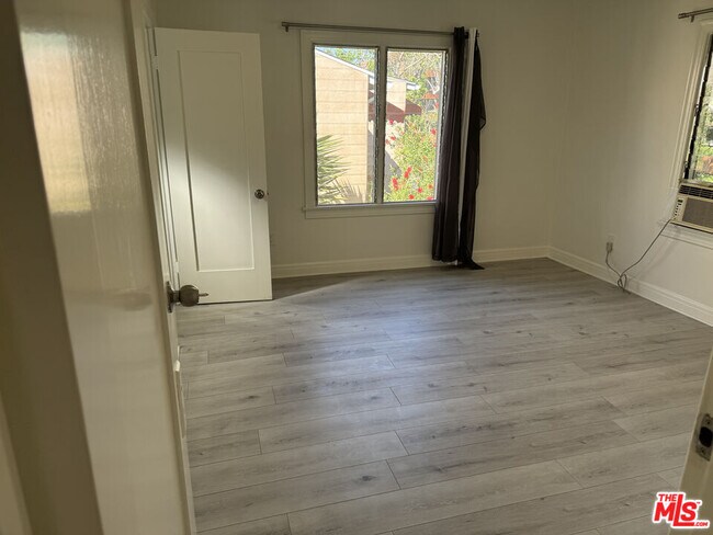 Building Photo - 243 N Swall Dr