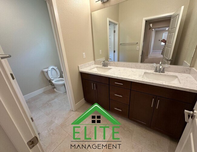 Building Photo - Charming and Spacious Home in Desirable El...