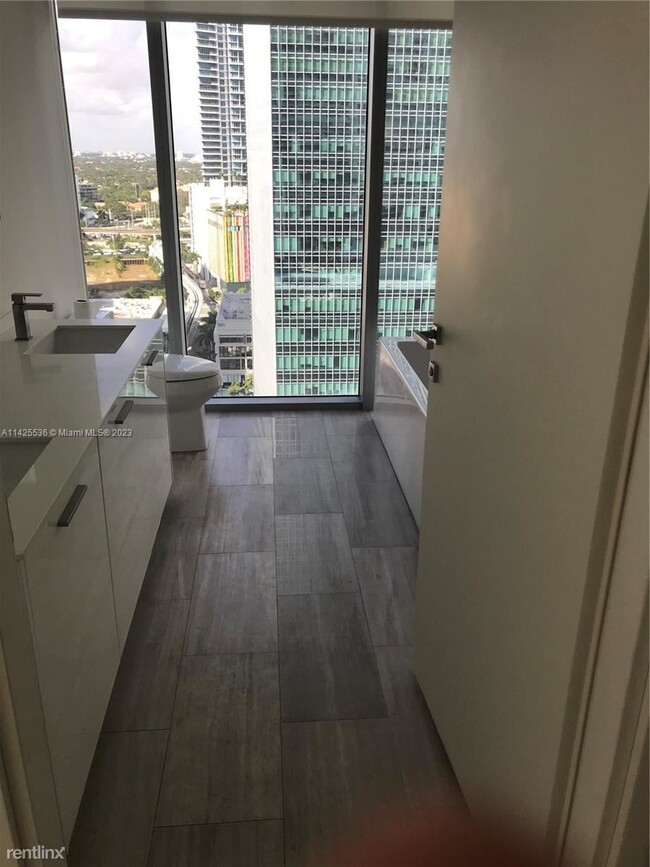 Building Photo - 2 br, 2 bath Condo - 1300 Brickell Bay Dr