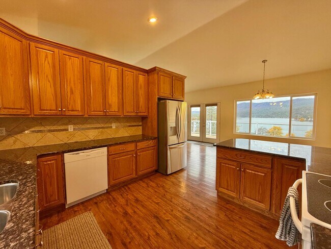 Building Photo - 6686 Washington 291B