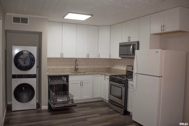 Building Photo - 2539 W Monroe St