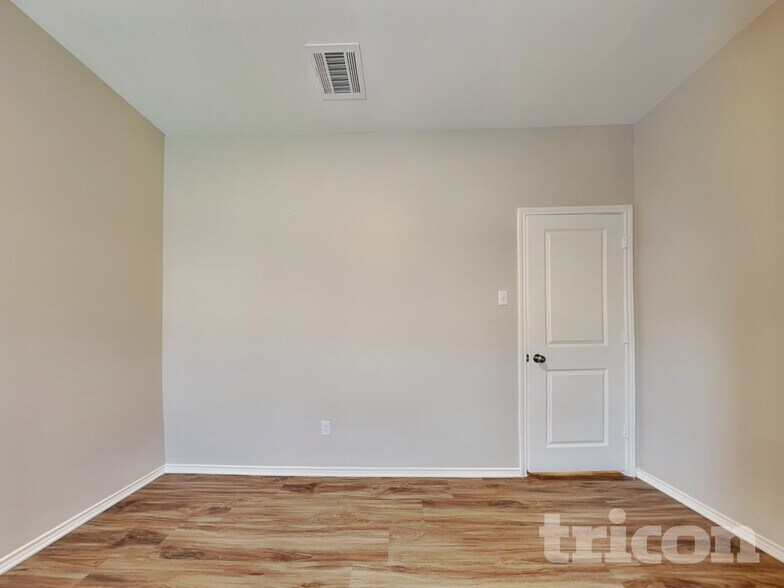 Building Photo - 108 Mica Trl