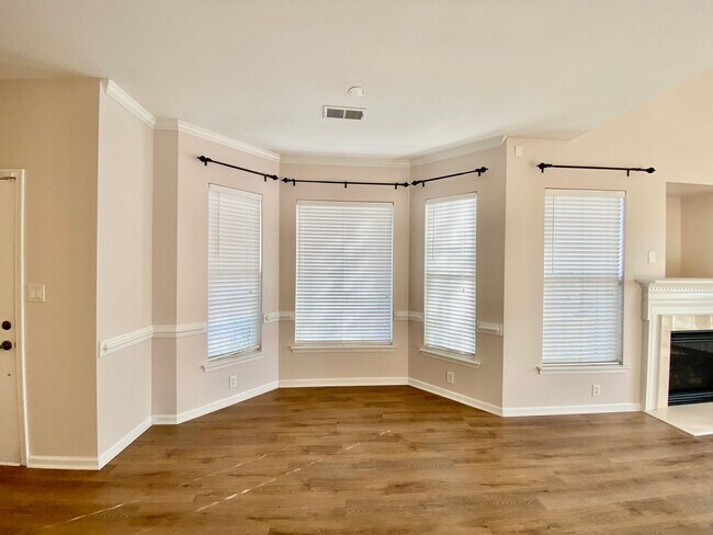 Building Photo - READY July 1st!! End-Unit Condo with Commu...