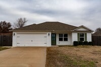 Building Photo - Charming 3-Bedroom, 2-Bath Home in Haskell!