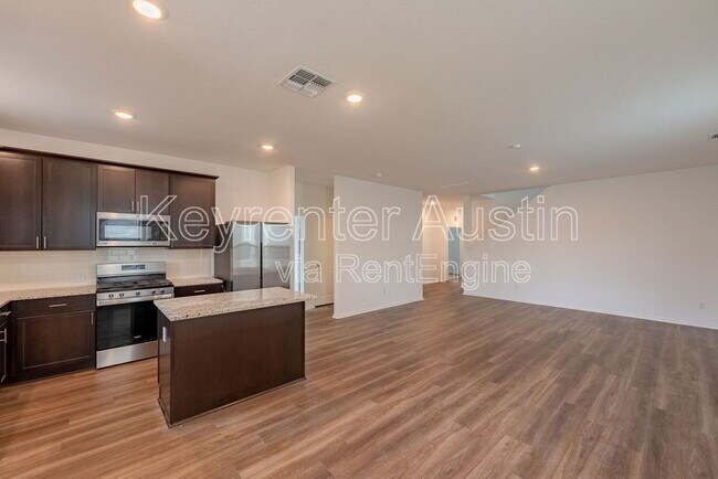 Building Photo - 1520 Holly Lk Dr