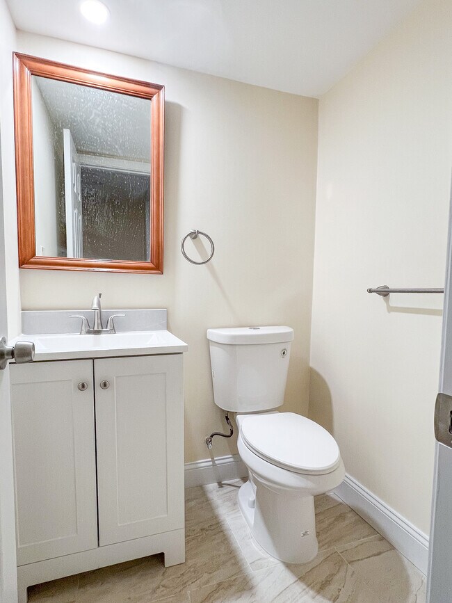 Building Photo - 194 Commercial St