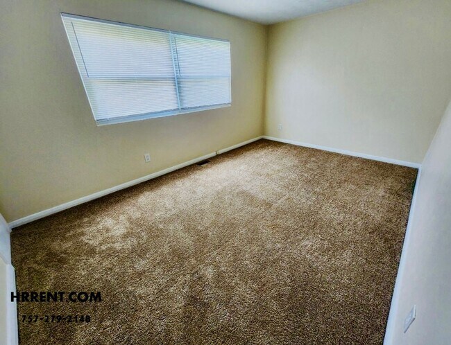 Building Photo - Amazing 6 Bedroom 3 Bathroom Two Story Hom...
