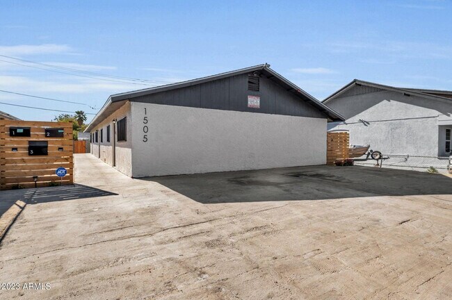 Building Photo - 1505 W McKinley St