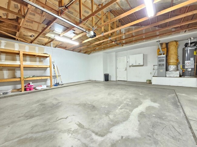 Building Photo - 3 Bed, 2 Bath Home w/ 2-Car Garage – $1750...