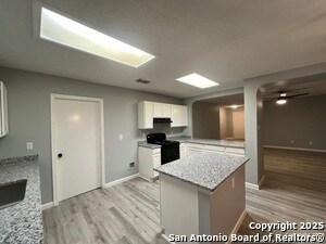 Building Photo - 8230 Cantura Mills