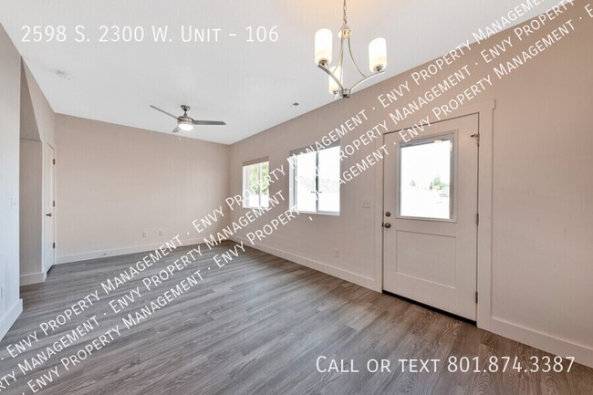 Building Photo - Beautiful 3 Bed, 2.5 Bath Town Home Locate...