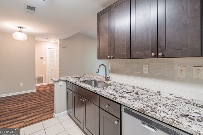 Building Photo - 547 Granville Ct