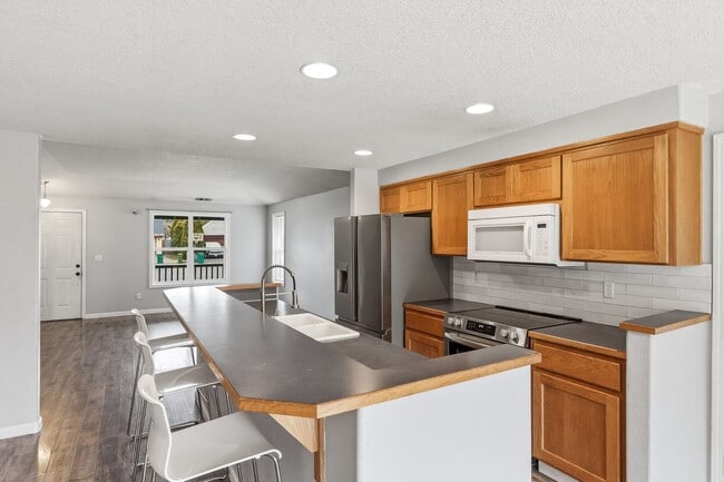 Building Photo - Beautiful 3 Bedroom, 2 Bath Home with Open Concept & Spacious Backyard