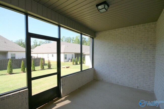 Building Photo - 707 Sluice Dr SW