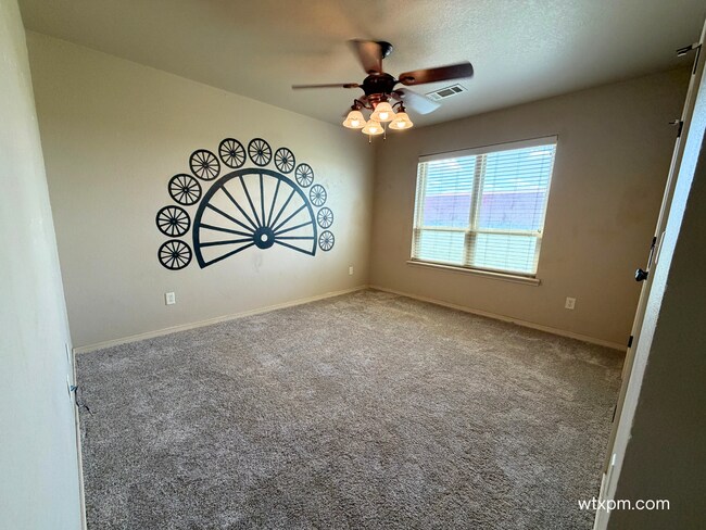Building Photo - Spacious 4-Bedroom Home on 2 Acres in Bushland South