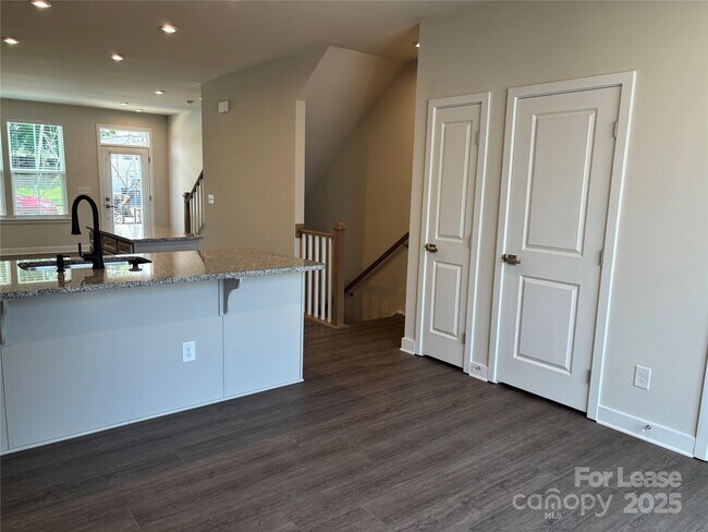 Building Photo - 4824 Chastain Ave