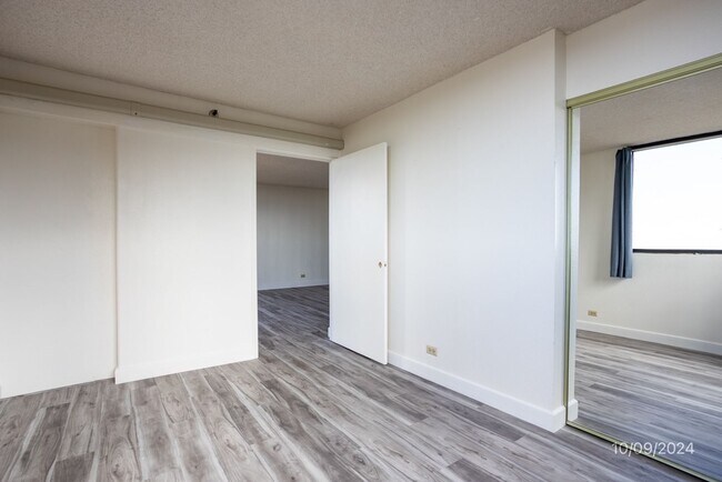 Building Photo - $2,700 / 2br - 2 BED 2 BATH CONDO