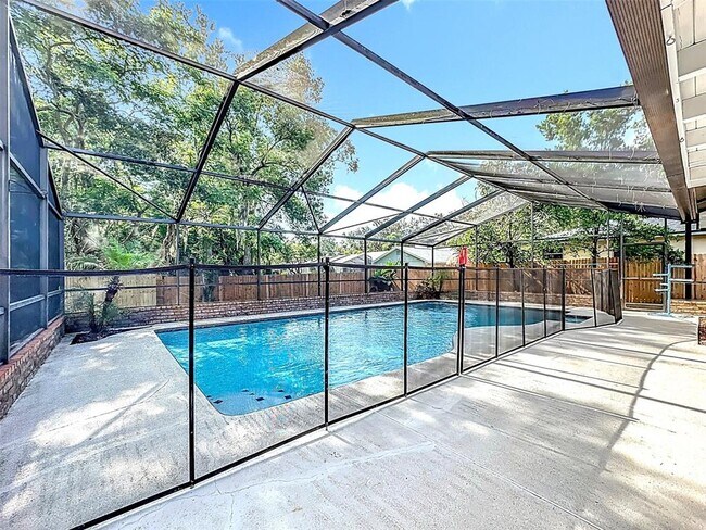 Building Photo - 341 W Hornbeam Dr