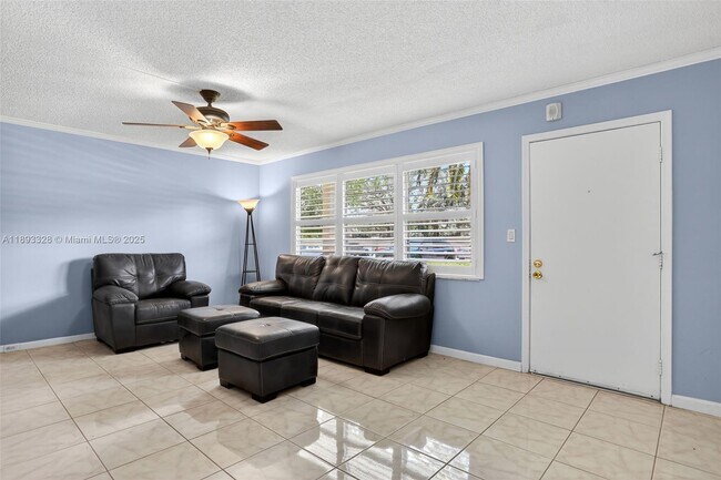 Building Photo - 2405 Antigua Cir