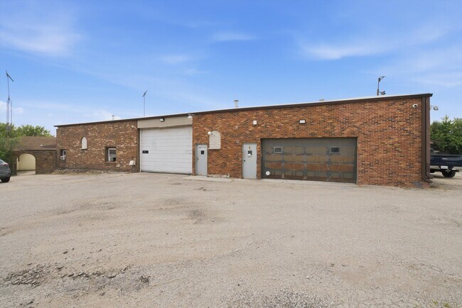 Building Photo - 24134 IL-53