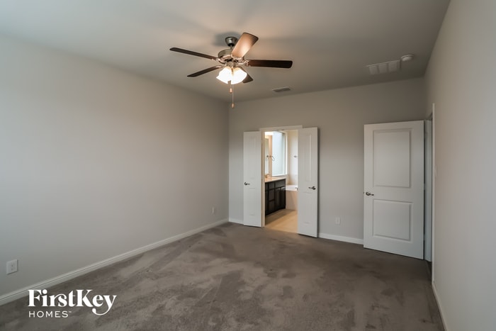 Building Photo - 15953 Hayes Ridge Dr