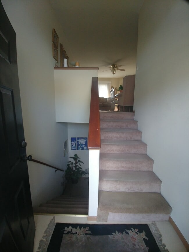 Building Photo - 10726 N Kenwood Ave