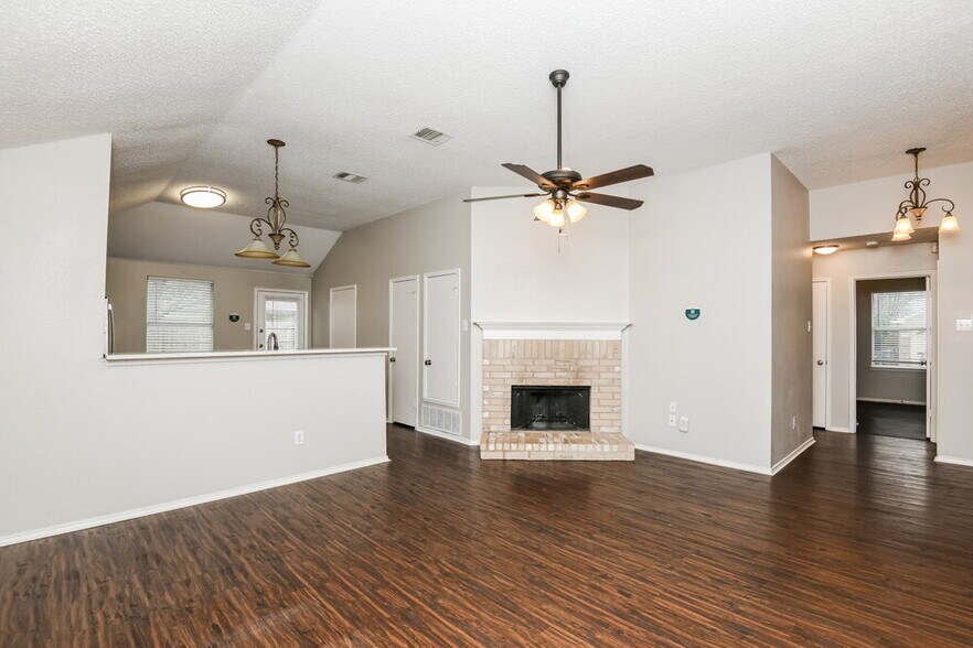 Building Photo - 3500 Lasso Rd