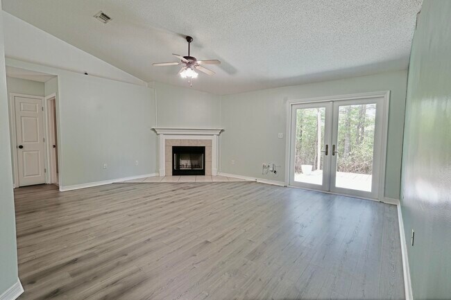 Building Photo - 2345 Ortega St