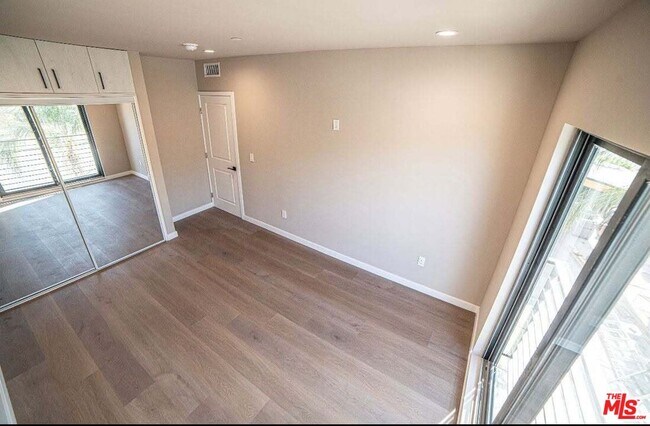 Building Photo - 9904 Laurel Canyon Blvd
