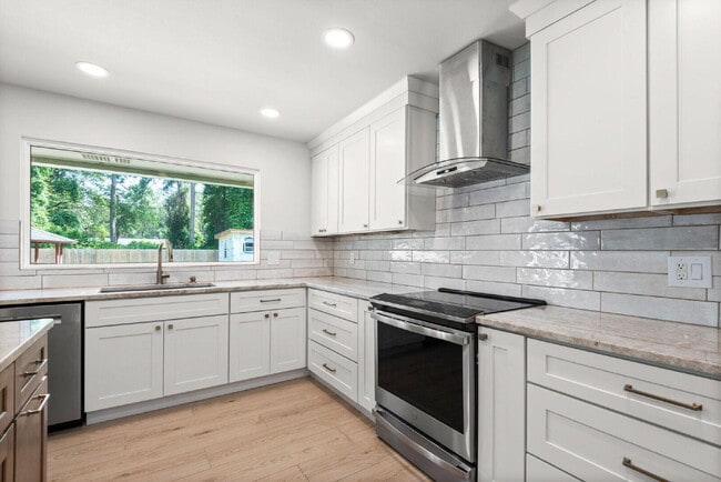 Building Photo - 2507 Edgewater Dr
