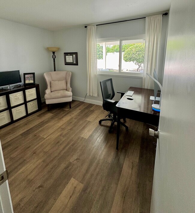 Building Photo - 10692 Braverman Dr