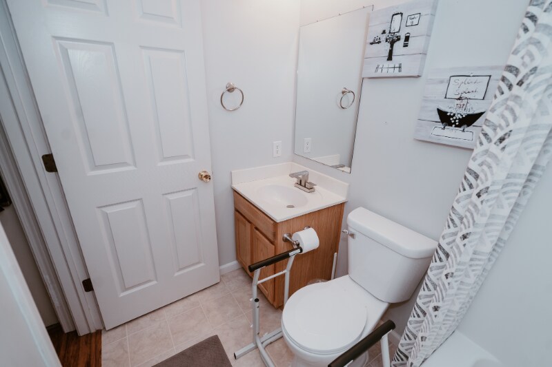 Building Photo - 5860 Newhall Dr