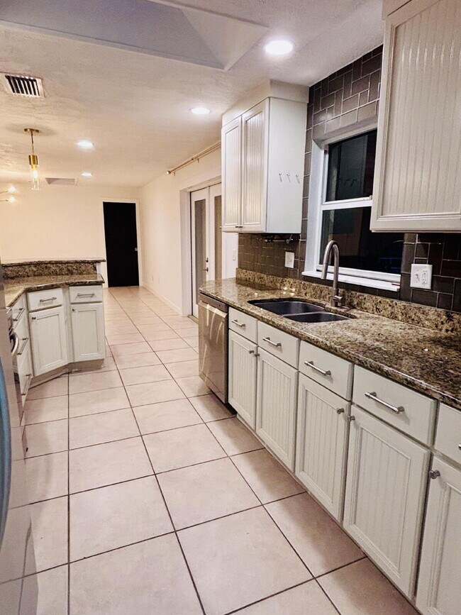 Building Photo - Coastal 4-Bedroom Oasis – Walk to the Beach!