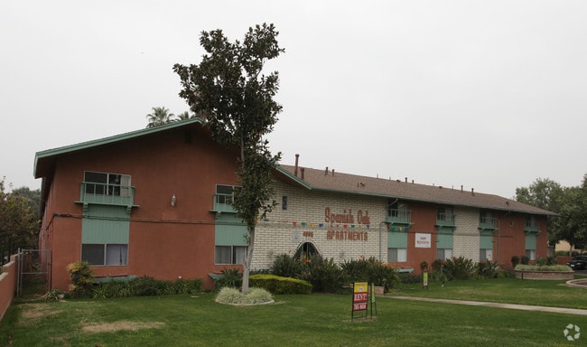 Building Photo - Spanish Oaks