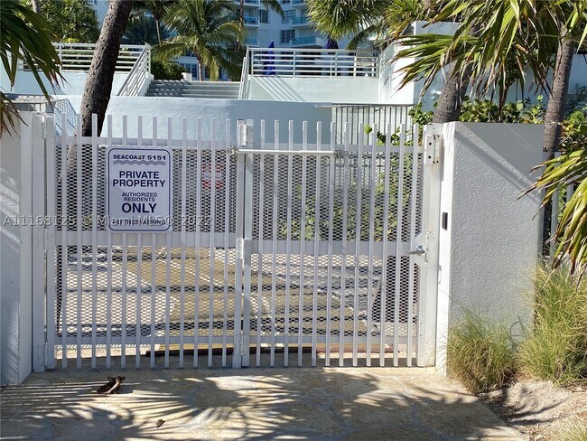 Building Photo - 5161 Collins Ave