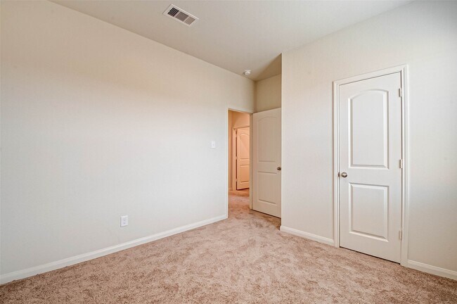 Building Photo - 28065 Irving Dr