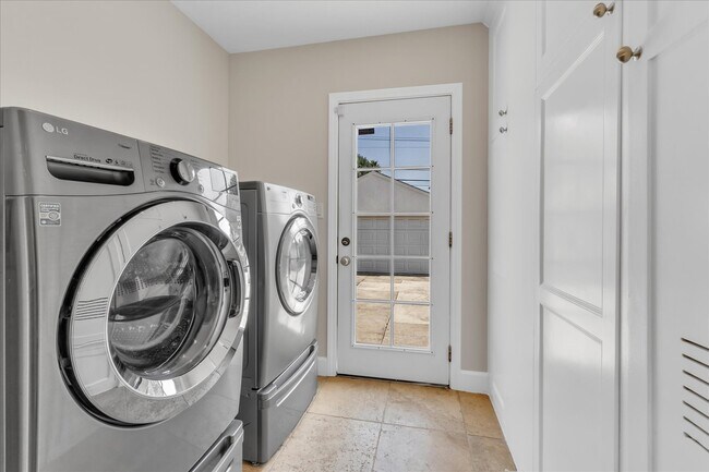 Laundry Room - 4710 Cartwright Ave