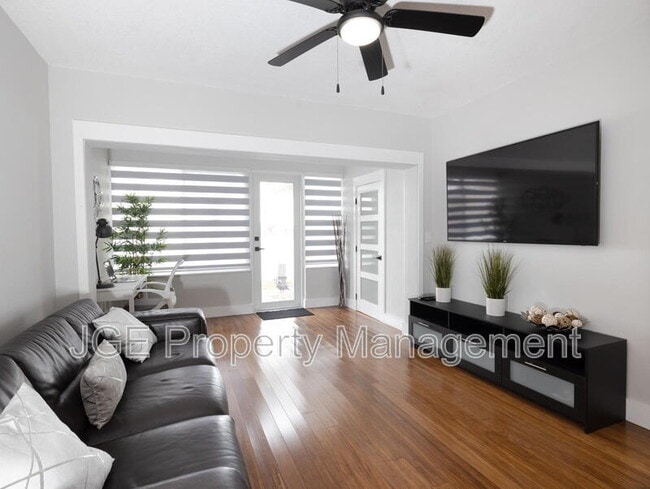 Building Photo - 270 NE 191st St