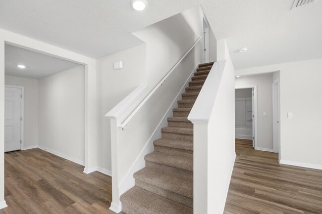 Building Photo - Spacious 5 Bedroom in Parrish!