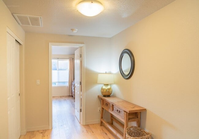 Building Photo - 237 Dunthorpe Dr