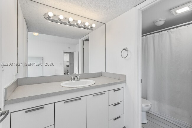 Building Photo - 575 Crandon Blvd
