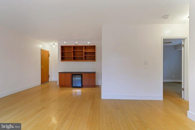 Building Photo - 1301 N Ode St