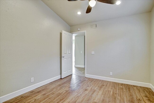 Building Photo - 8323 Northvale Way