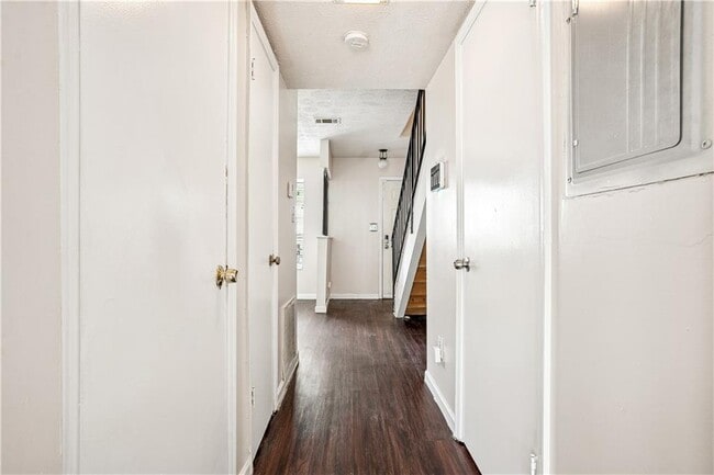 Building Photo - 6593 Sleepy Hollow Ln