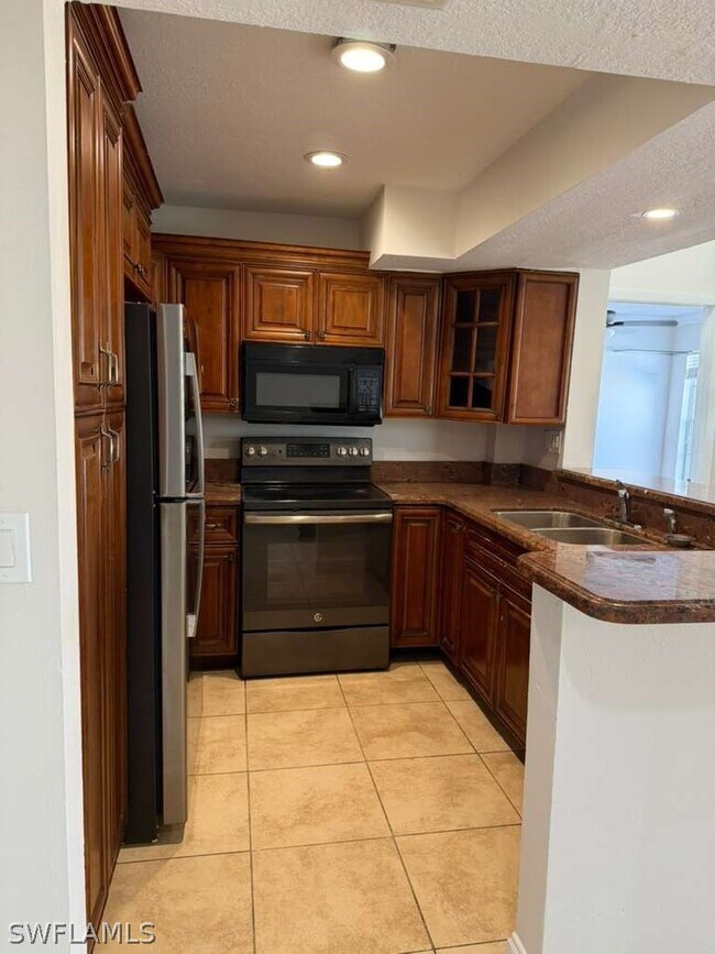 Building Photo - 169 Santa Clara Dr