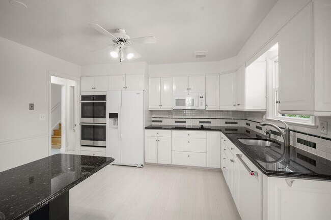 Building Photo - 7109 Radnor Rd