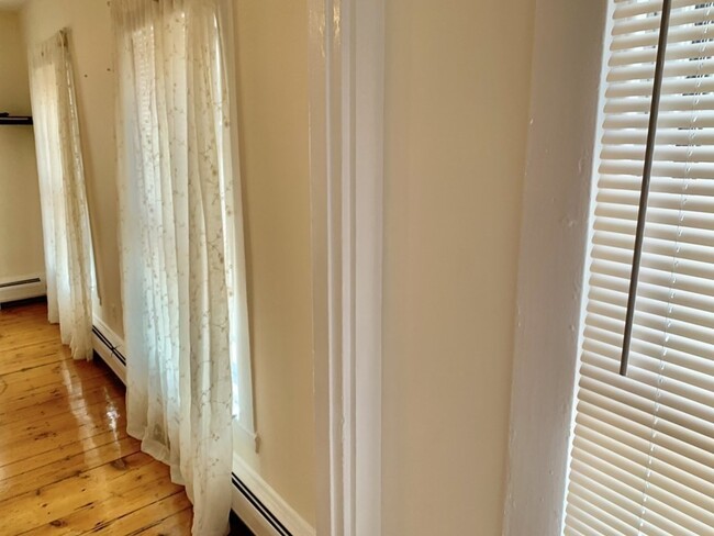 Building Photo - 10 Appian Way