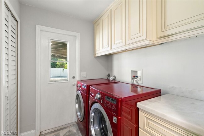 Building Photo - 317 3rd Ave