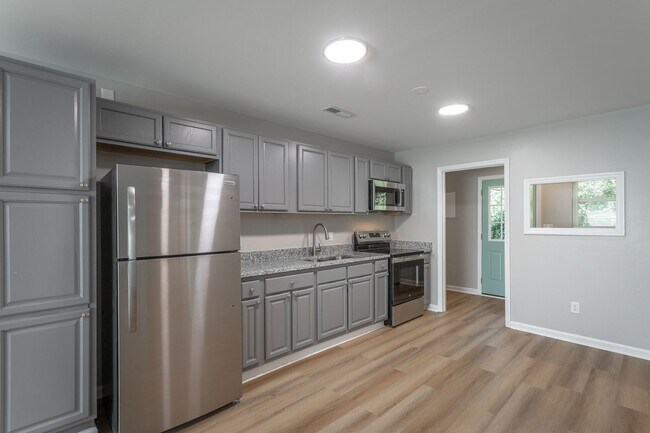 Primary Photo - 2703 E 25th St