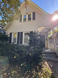 Building Photo - STUNNING Two Bedroom Single Family Home!